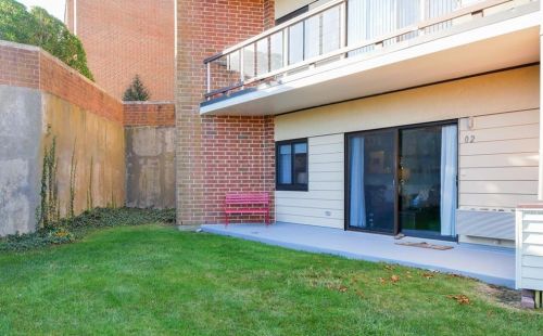 2 Capella, Middletown RI 02840-1590 exterior