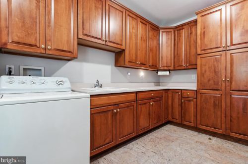 83 Pettit Pl, Princeton NJ 08540-7645 exterior