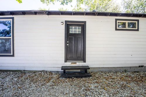 8310 Grovecrest Dr, Dallas TX  75217-2128 exterior