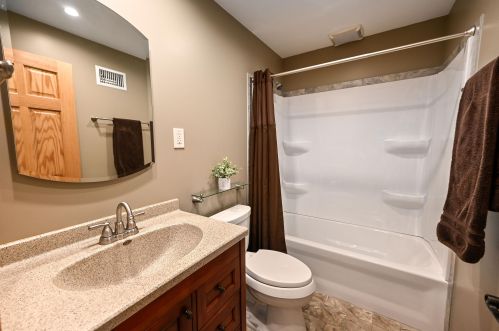 8324 Gridley Ave, Milwaukee WI 53213-3041 exterior