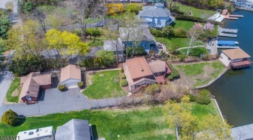 13 Pt Pleasant Rd, Hopatcong NJ 07843-1323 exterior