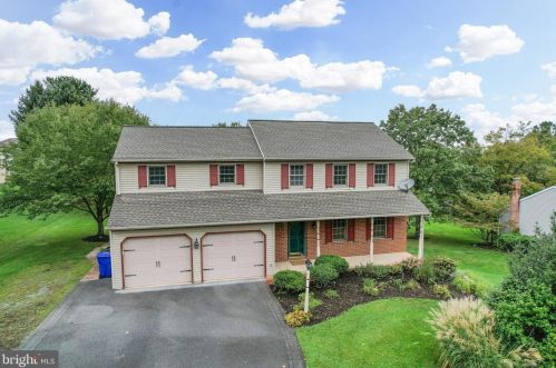 1739 Conard Rd, Lancaster PA 17602-1302 exterior