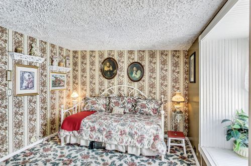 5950 Ozanam Ave, Chicago IL 60631-2235 exterior