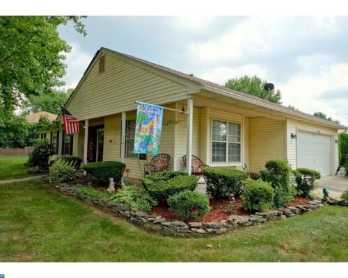 2 Meadowwood Ct, Columbus NJ  08022-1026 exterior