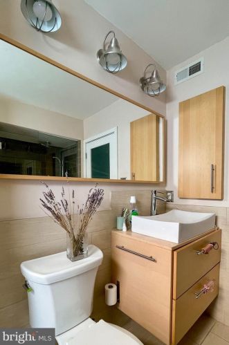 807 Leithgow St, Philadelphia PA 19123-1440 exterior