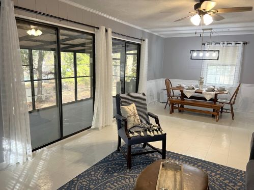 453 Squirrel Rd, Defuniak Springs FL 32433-7682 exterior