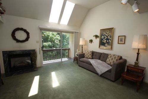 425 Derry Dr, Chester, PA 19014-1253