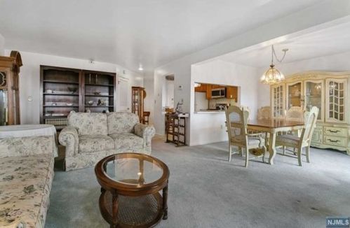 62 Amethyst Ln, Paterson NJ 07501-3361 exterior