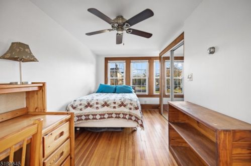 54 Main St, Clinton NJ 08809-1250 exterior