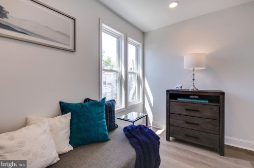 211 Douglas St, Washington DC  20002-1031 exterior