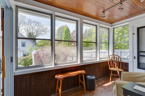 45 Oak St, Dover NH 03820-2845 exterior