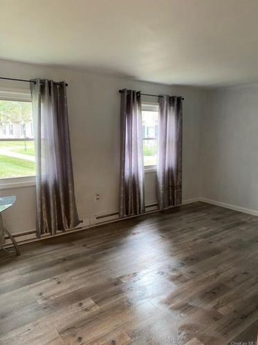 15 Stout Ct, Poughkeepsie, NY 12601-2966