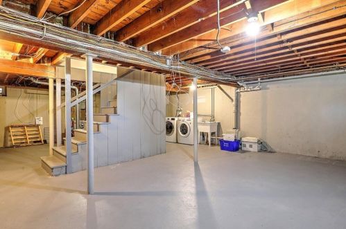 136 9th St, Providence RI 02906-2931 exterior