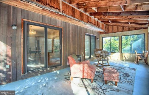 409 Dart Dr, Hanover PA 17331-1327 exterior