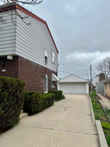 4868 22nd St, Milwaukee WI  53209-5627 exterior