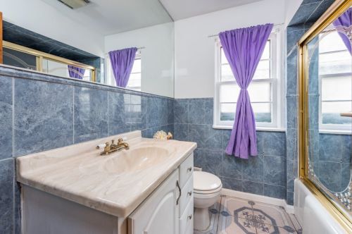 37 Lewis Ave, Waukegan IL 60087-4739 exterior