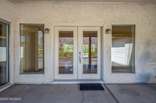 5860 Swan Rd, Tucson AZ 85718-5433 exterior