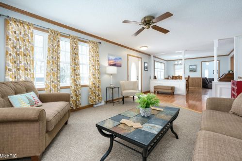 45551 Peninsula Dr, Grand Junction MI 49056-9462 exterior