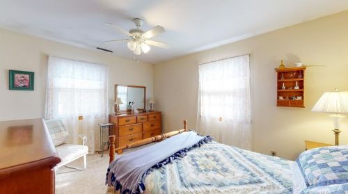 10 Oxcart Dr, Windsor CT 06095-1218 exterior