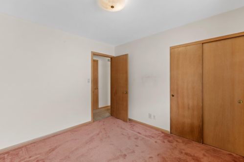 1526 Foster Ave, Milwaukee WI 53221-2823 exterior