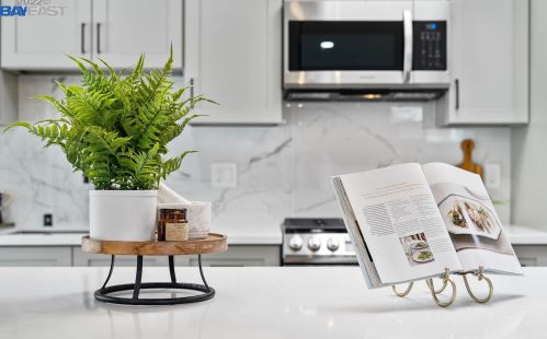 1143 Carey Dr, Concord CA 94520-4337 exterior