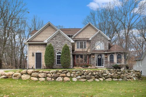 7180 Inverness Dr, Kalamazoo, MI 49009-3934