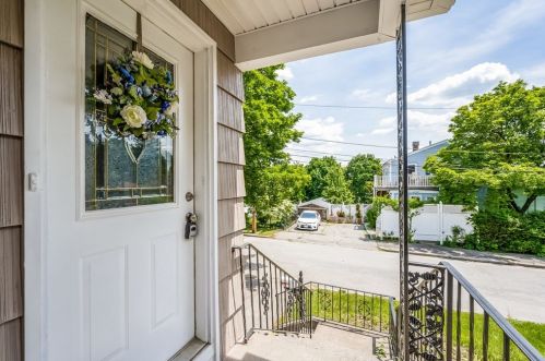 30 Locust Ave, Worcester MA  01604-6020 exterior