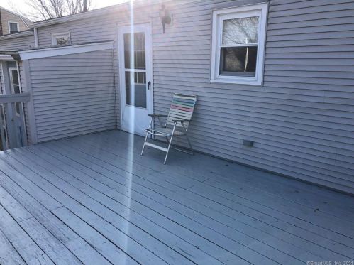 17 Sam St, Enfield CT 06082-5717 exterior