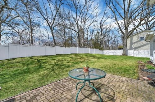 73 Stuart Dr, Poughkeepsie NY 12603-4719 exterior