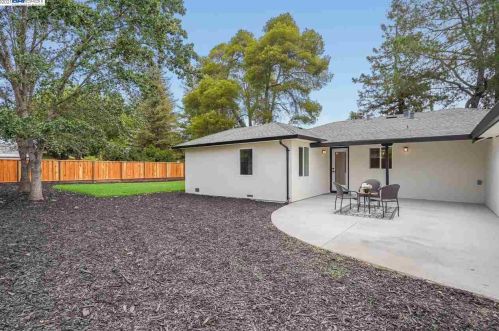 1867 Pleasant Hill Rd, Concord CA  94523-4040 exterior