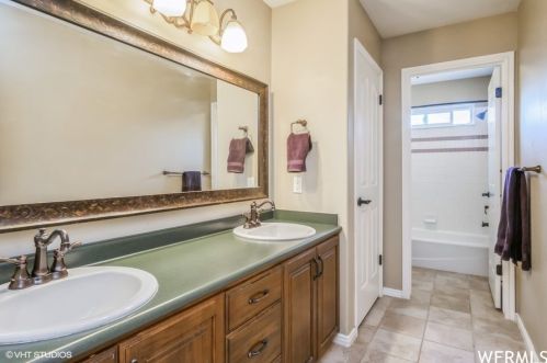 10664 Trailridge Cir, Sandy UT 84092-4758 exterior