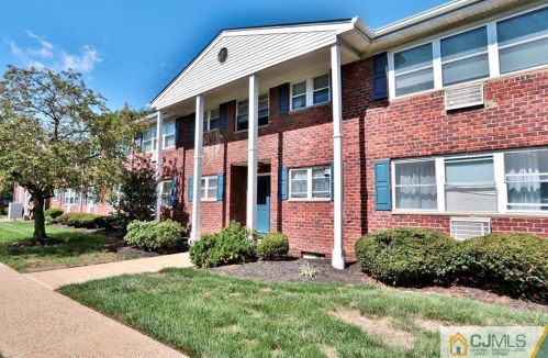 28 Woodedge Ave, Edison, NJ 08817-3917