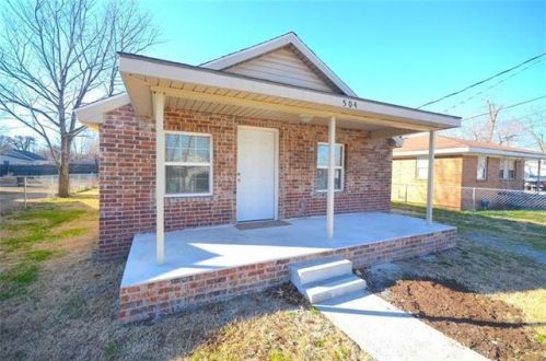 504 Cleveland St, Springdale AR  72764-5502 exterior