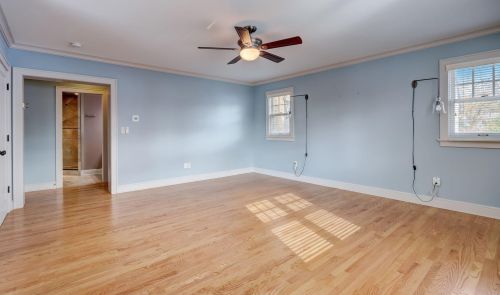 725 Lk Vw Ave, Milwaukee WI 53217-4857 exterior