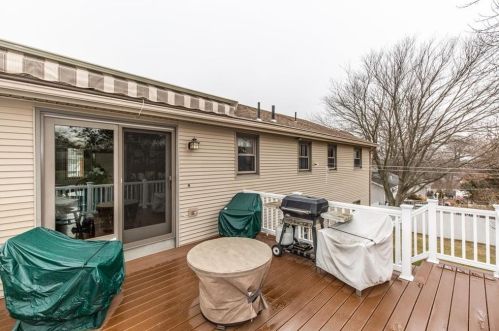 8 Ferncrest Dr, Providence RI 02919-3503 exterior