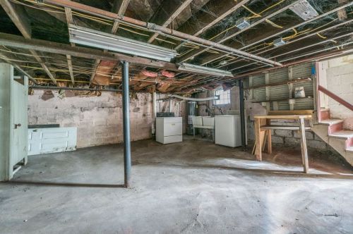 5735 Pocusset St, Pittsburgh PA 15217-2218 exterior