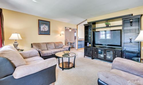 302 Kilmer Ct, Piscataway, NJ 08854-3426