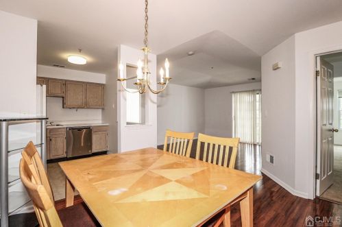 1737 Waterford Dr, Edison NJ  08817-1909 exterior