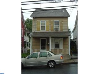 35 5th St, Emmaus, PA 18049-2430