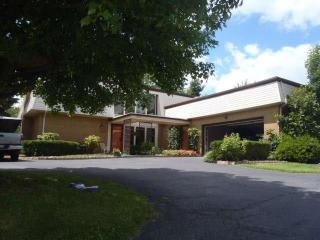 2236 Cave Hill Ln, Lexington KY  40513-1069 exterior