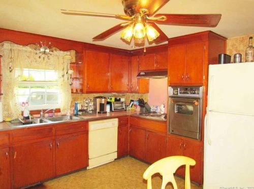 77 Chestnut Ave, Torrington CT 06790-5138 exterior