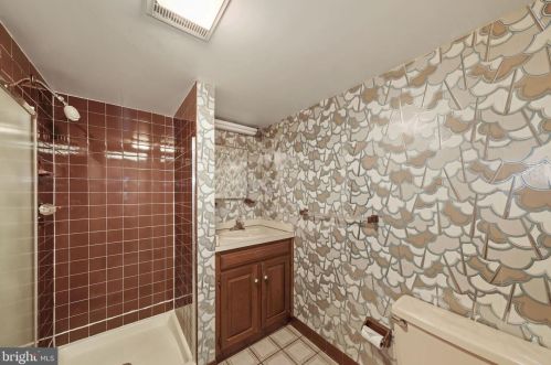 9924 Bedfordshire Ct, Rockville MD 20854-2015 exterior