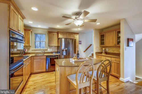 721 Brent Rd, Rockville MD 20854-1782 exterior