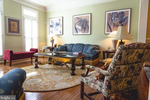 711 Hawkins Way, Alexandria VA  22314-6201 exterior