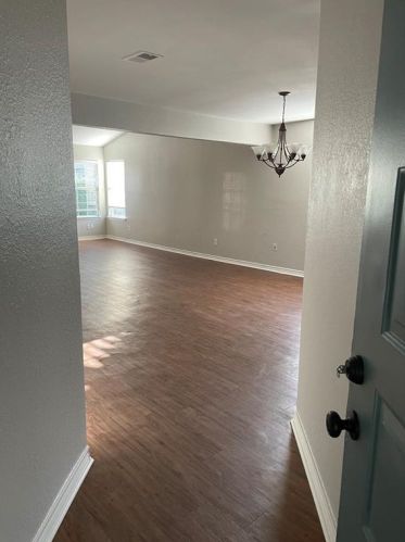 3805 Alexandria Dr, Austin TX  78749-3933 exterior