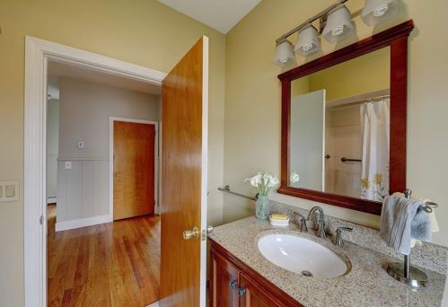 100 Beaufort St, Providence RI  02908-4435 exterior