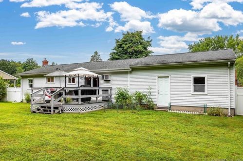 42 Hunter Ln, Enfield CT 06082-4135 exterior