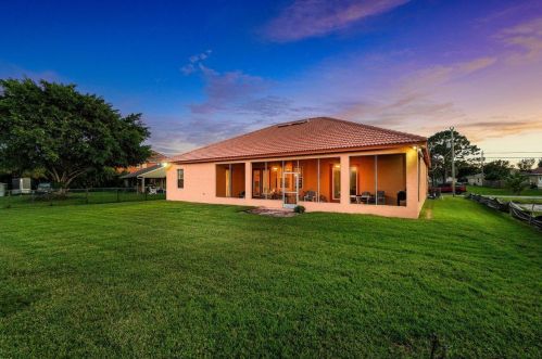 386 Dalton Cir, Fort Pierce FL 34953-5850 exterior