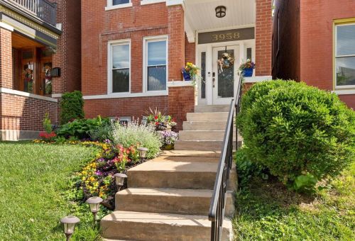 3958 Russell Blvd, Saint Louis, MO 63110-3710