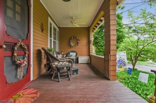 32 Girard Pl, Maplewood, NJ 07040-3118